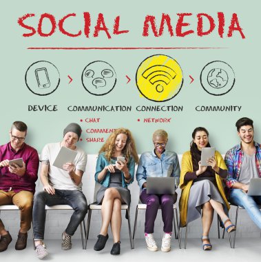 İnsanlar dijital araçları tarama  