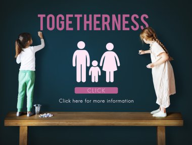 çizme ve yazma iki küçük kız