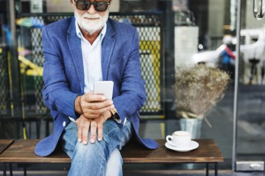 Komuta sizde cep telefonu iletişim