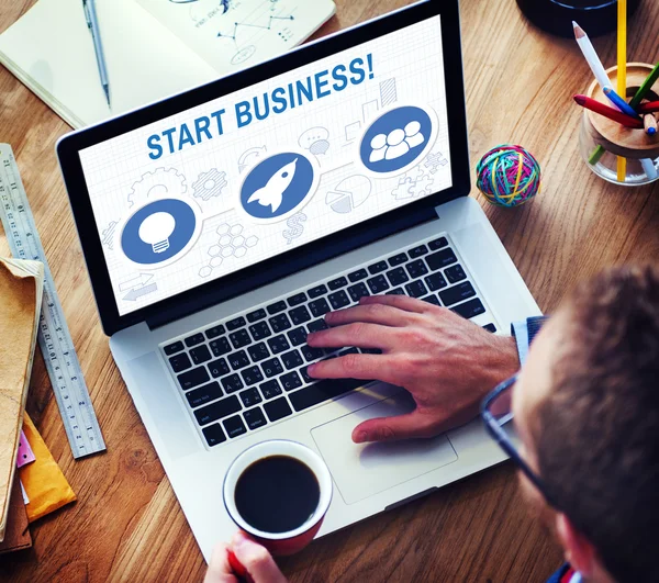 Man using laptop — Stock Photo, Image