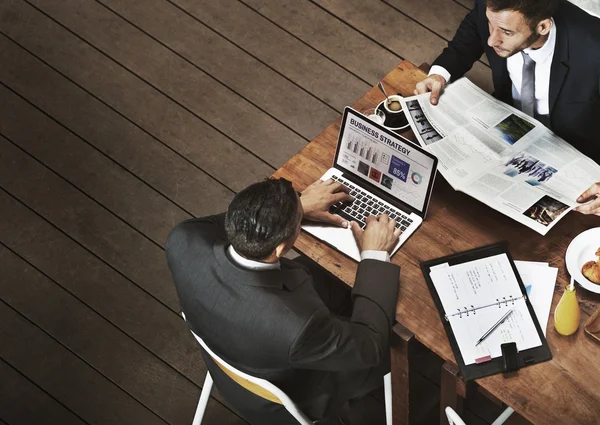 Ondernemers over bijeenkomst hebben discussie — Stockfoto