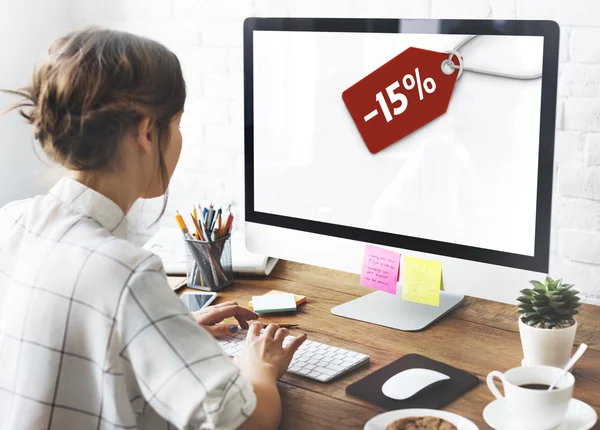 Woman working with computer — Stock Photo, Image