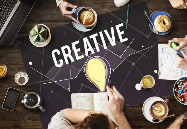 Tisch mit Poster mit kreativem Konzept — Stockfoto