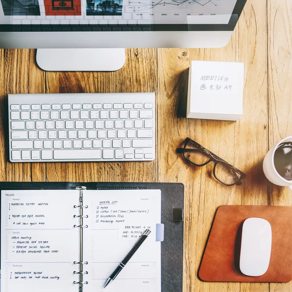 Bedrijfsobjecten op Bureau — Stockfoto