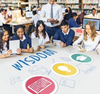 öğretmen ile öğrenci grubu