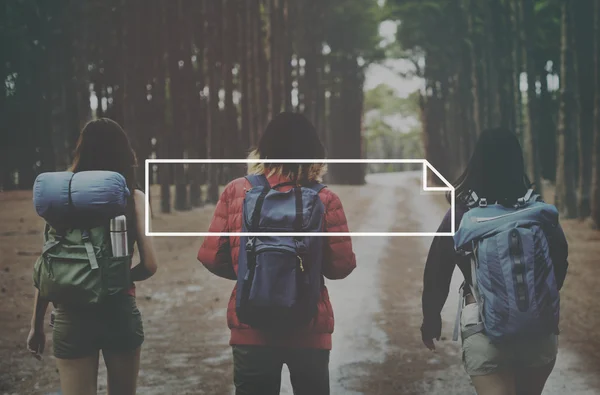 Best friends hiking together — Stock Photo, Image