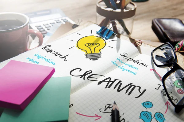 Strumenti da ufficio sul tavolo da lavoro — Foto Stock