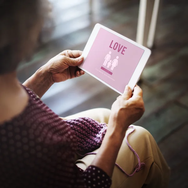 Donna con tablet digitale — Foto Stock