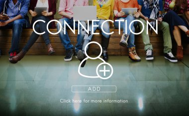 Farklı dijital cihazlar kullanan öğrenciler