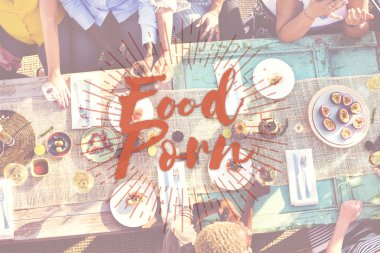 Grup çeşitli insanlar yemek