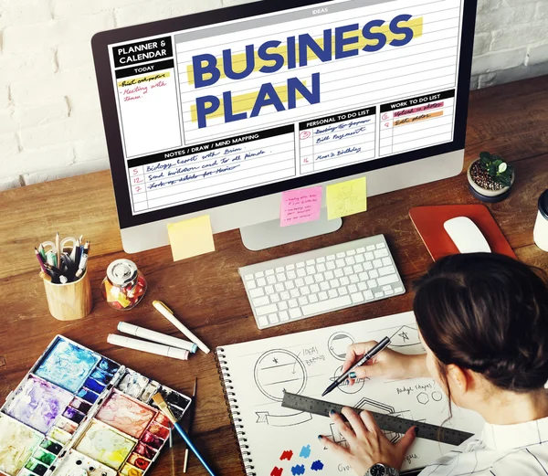 Mujer trabajando en estudio de diseño —  Fotos de Stock