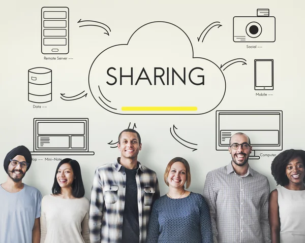 Diversidad de personas con Compartir — Foto de Stock