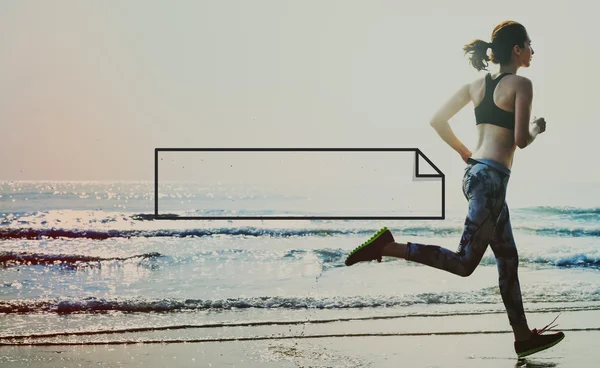 Woman jogging on beach — Stock Photo, Image