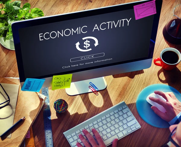 Üzletember, számítógép használata, a gazdasági tevékenység — Stock Fotó