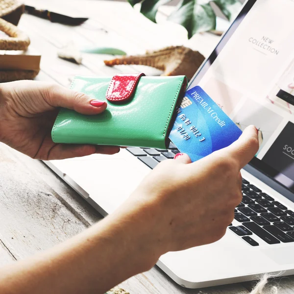 Chica concepto de compras en línea — Foto de Stock