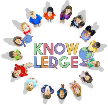 Daire içinde duran çocuk 