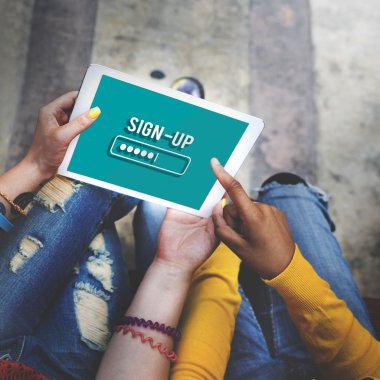 Kızlar dijital tablet kullanma