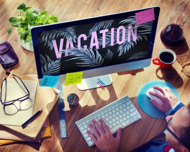 Bilgisayar kullanan adam 