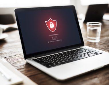 çalışma alanı tablo açılan laptop