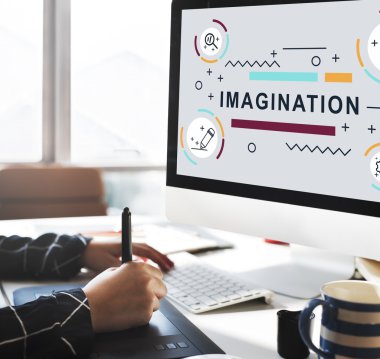 Tasarımcısı Tasarım tablet üzerinde çizim