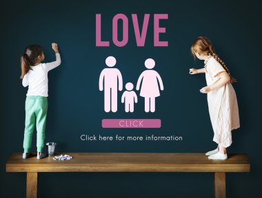 Şirin kız gemide çizim