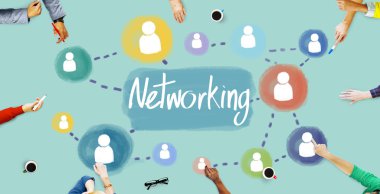 Toplantıda tartışırken iş adamları 