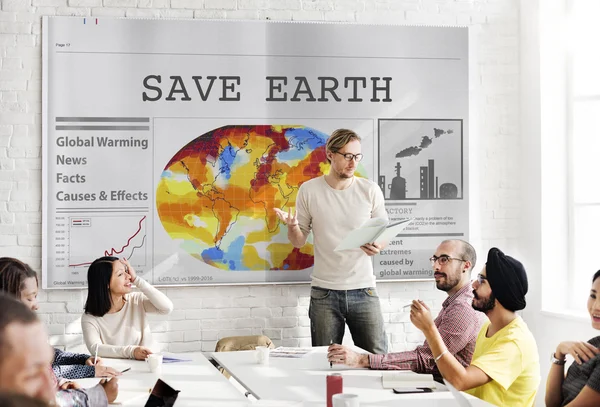 Geschäftstreffen mit Save Earth — Stockfoto