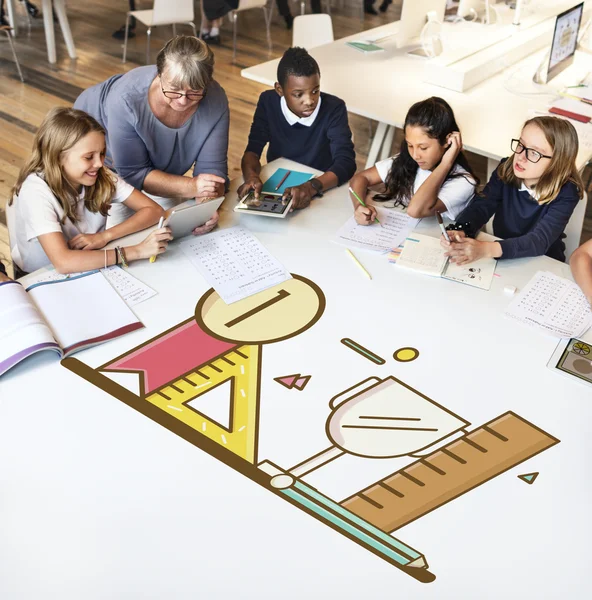 Maestro con grupo de niños — Foto de Stock