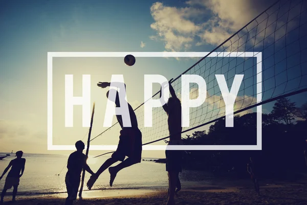 Mensen spelen volleybal op strand — Stockfoto