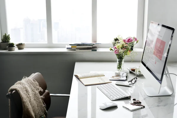 Computer Journal Bouquet  Concept — Stock Photo, Image