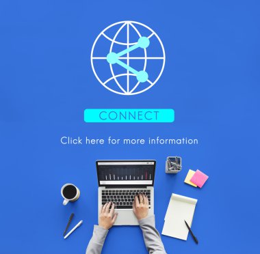 laptop ile çalışan kişi 