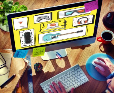 Bilgisayar kullanan adam 