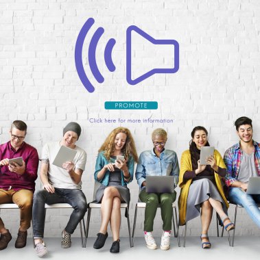 İnsanlar dijital araçları tarama  