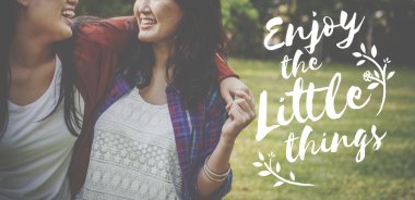 sarılma ve having fun açık havada kız