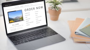 Tablo açılan laptop