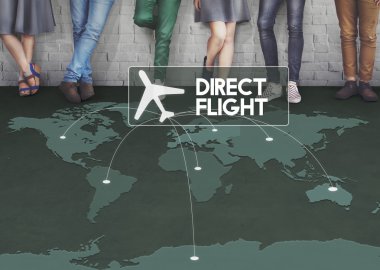 bir grup insan duvarının yakınında