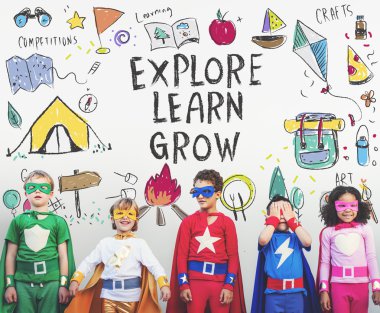 Birlikte oynayan süper kahraman çocukları