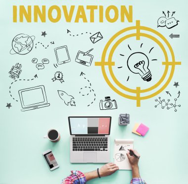 not defterinde çizim kız