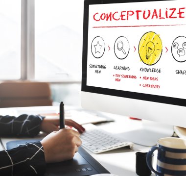 Tasarımcısı Tasarım tablet üzerinde çizim