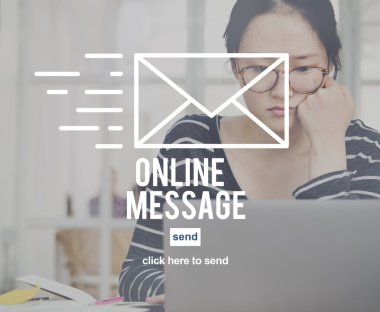 Eğitim ve dizüstü bilgisayar kullanarak kız