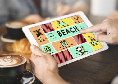 Adam kafede dijital tablet kullanma