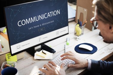 işadamı bilgisayar iletişim ile çalışma