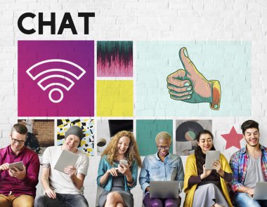 İnsanlar dijital araçları tarama  