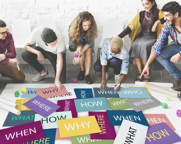 Mensen tekenen banner op vloer — Stockfoto