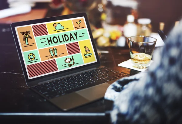 Computerbildschirm und Urlaubspausenkonzept — Stockfoto