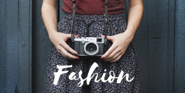 vintage fotoğraf makinesi ile kız