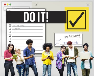 Farklı dijital cihazlar kullanan öğrenciler