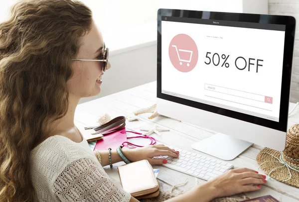 Vrouw en E-commerce concept — Stockfoto