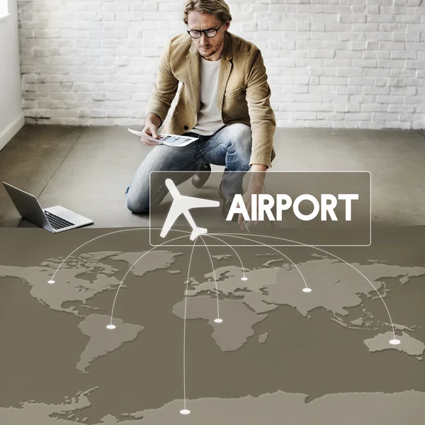 Empresário que trabalha com aeroporto — Fotografia de Stock