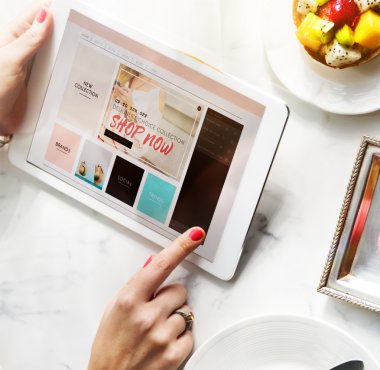 Tablet ve Online alışveriş kavramı